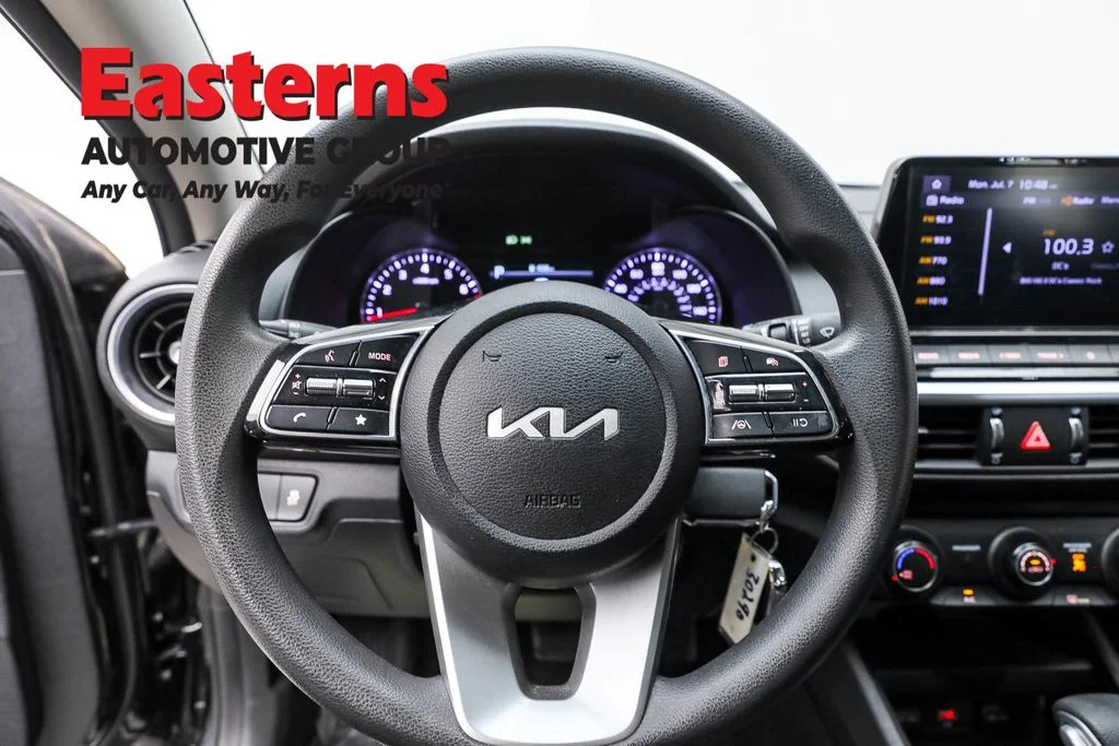 Used 2022 Black Kia LXS image 10