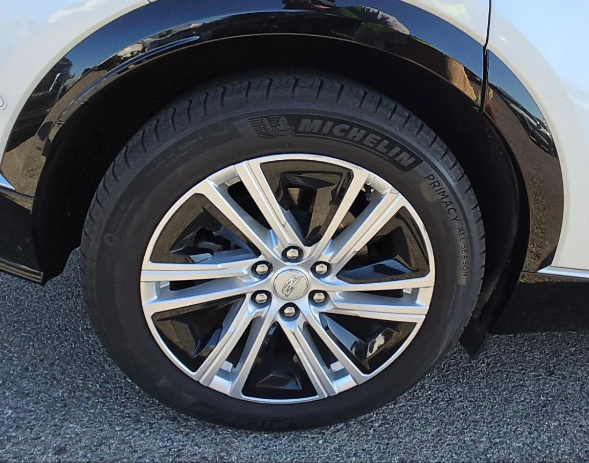 Used 2024 Crystal White Tricoat Cadillac Tech image 25