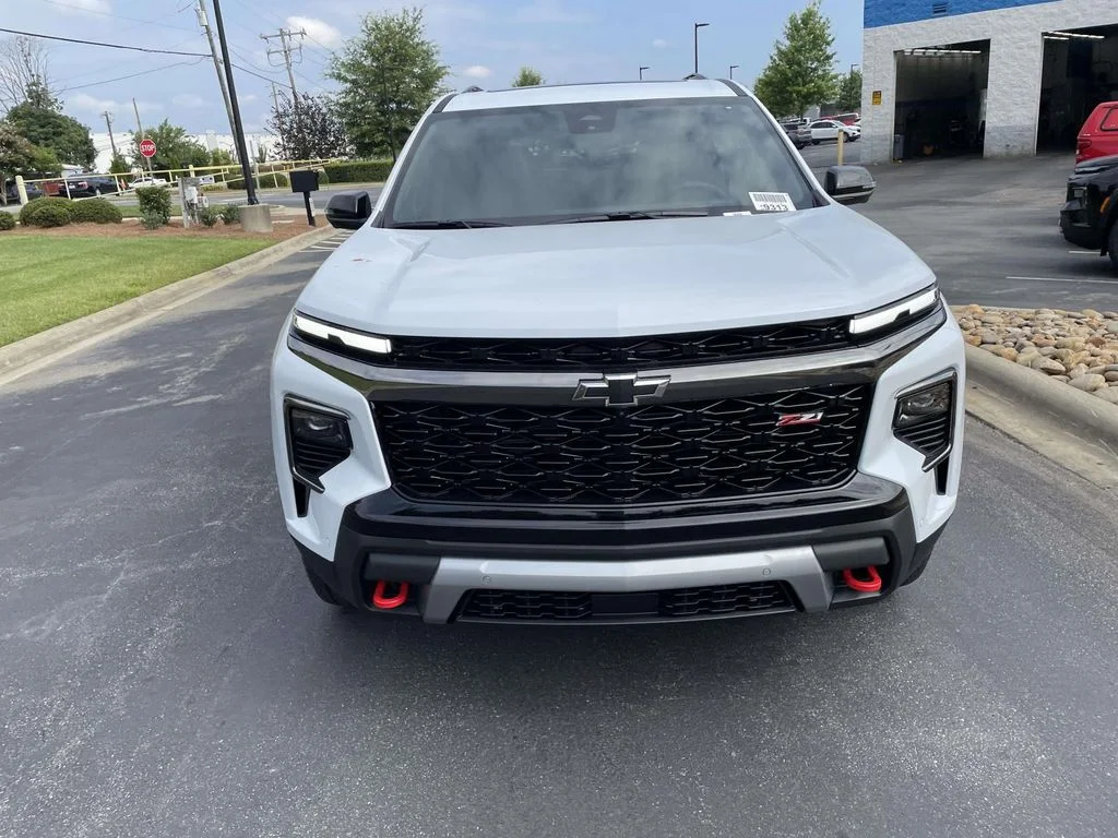 New 2026 Polar White Tricoat Chevrolet Z71 image 2