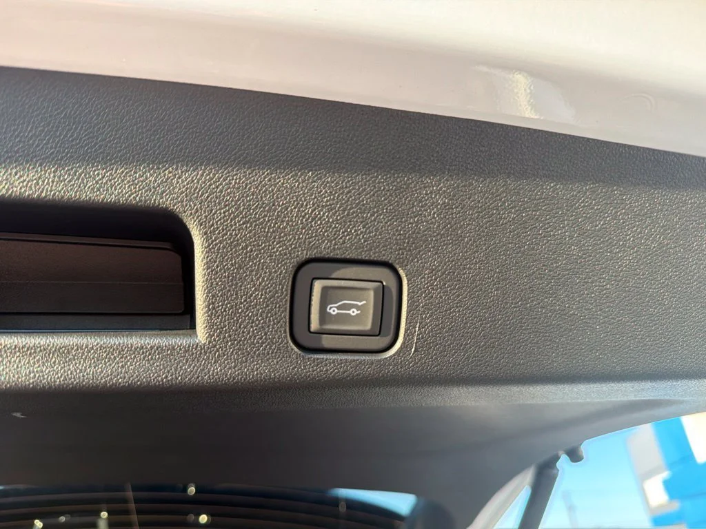 New 2027 Summit White GMC Elevation image 15