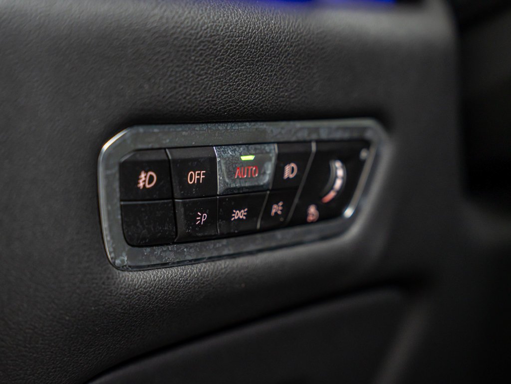 Used 2020 Black Sapphire Metallic BMW M50i image 47
