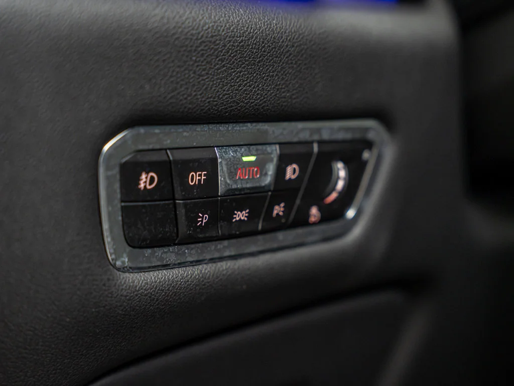 Used 2020 Black Sapphire Metallic BMW M50i image 47