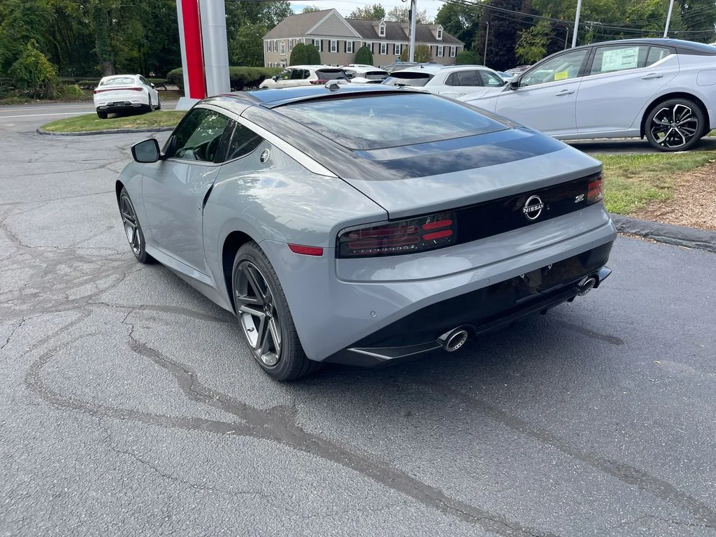 New 2027 Boulder Gray Pearl / Super Black Two-tone Nissan Sport image 3