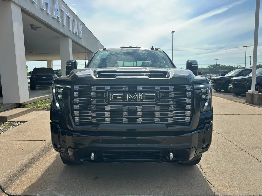 Used 2026 Onyx Black GMC Denali Ultimate image 13