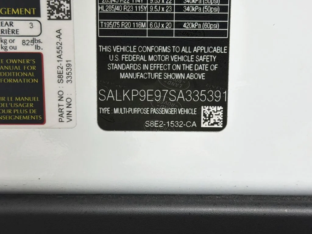 Used 2025 White Land Rover SE image 35