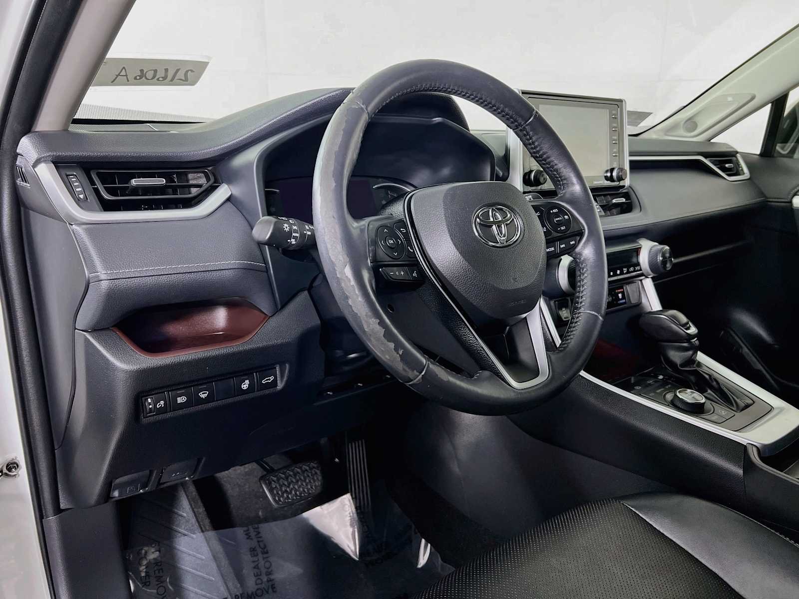 Used 2019 Blizzard Pearl Toyota Limited image 9
