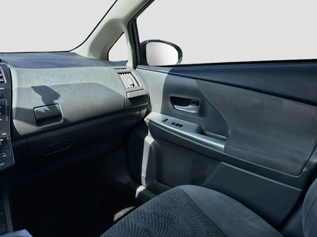 Used 2014 Gray Toyota Three image 26