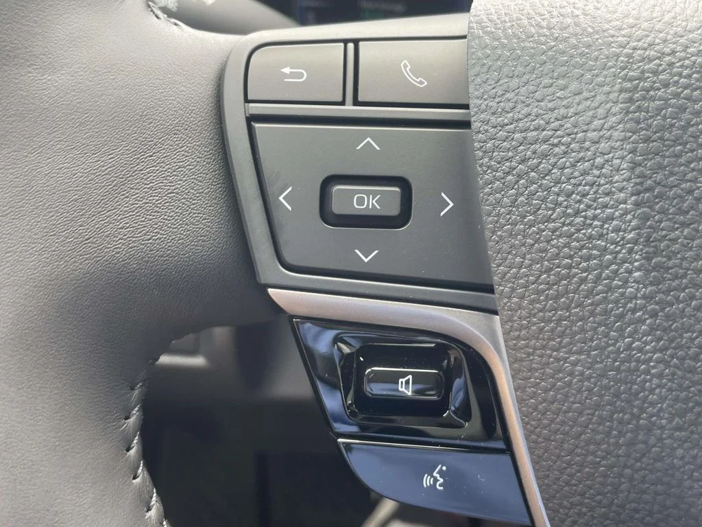 Used 2026 Wind Chill Pearl Toyota XSE image 22