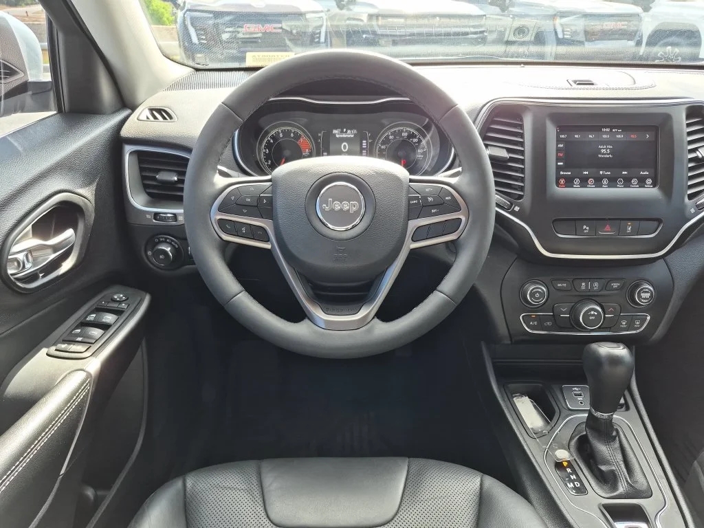 Used 2021 White Jeep Latitude Lux image 28