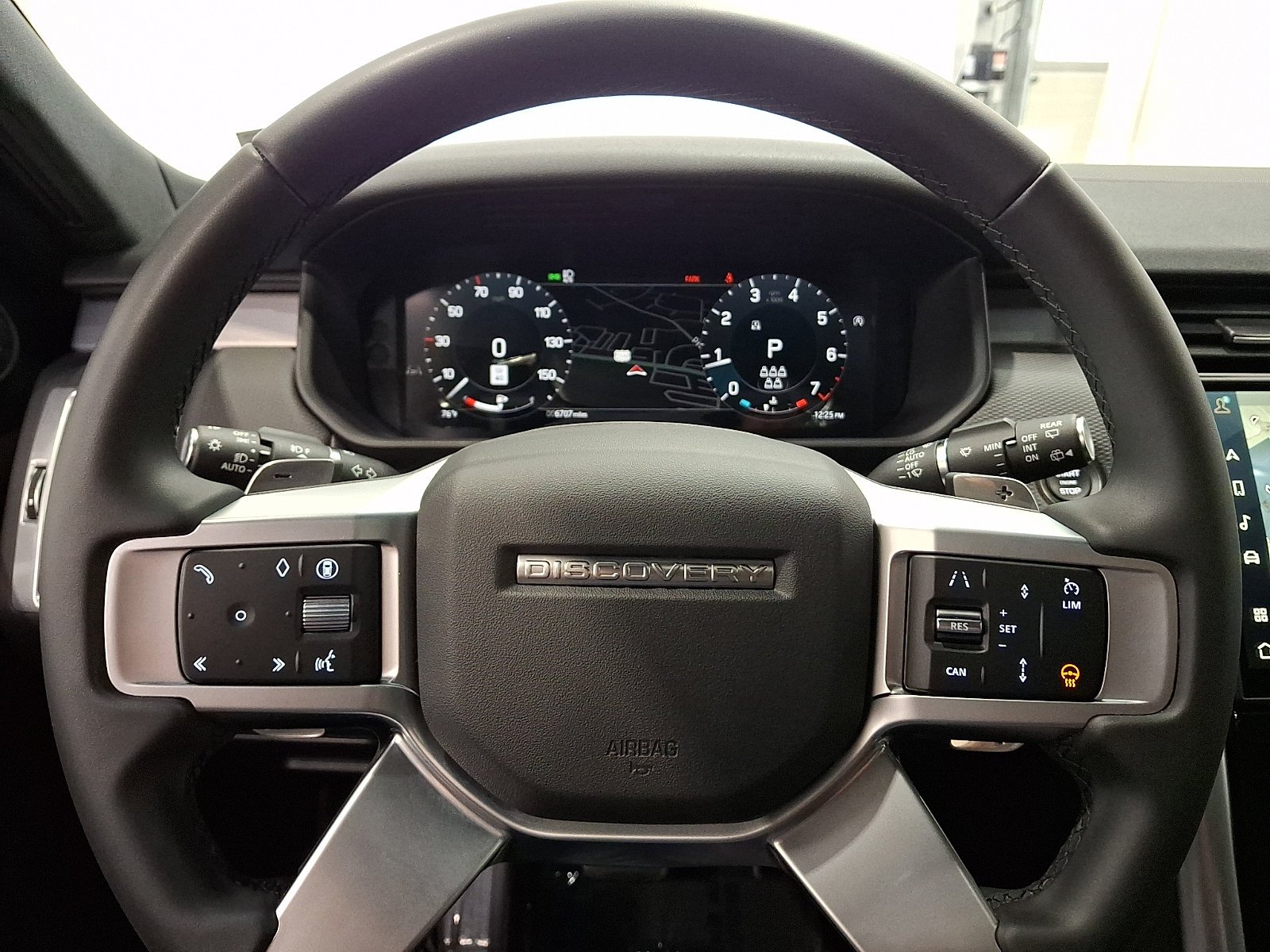 Certified Used 2025 Fuji White Land Rover  image 20