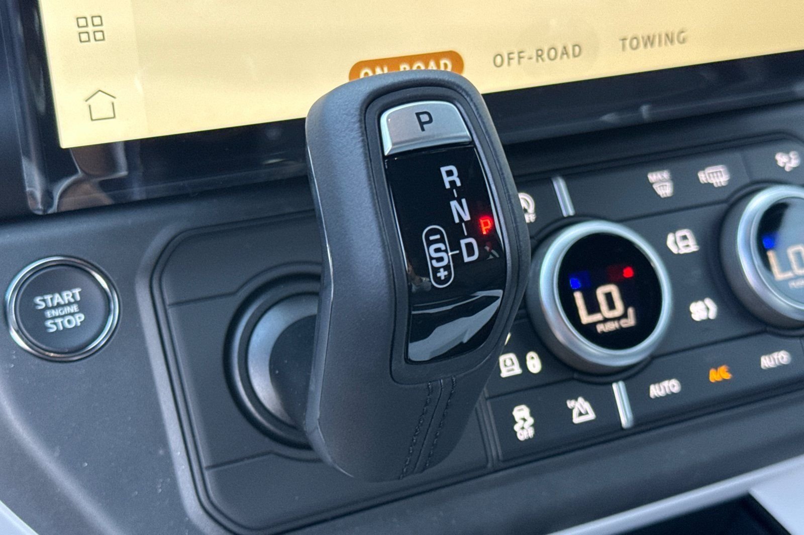 New 2026 Tasman Blue LAND ROVER X-Dynamic SE image 25