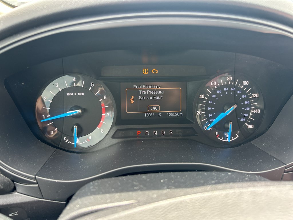 Used 2018 Magnetic Metallic Ford SE image 2
