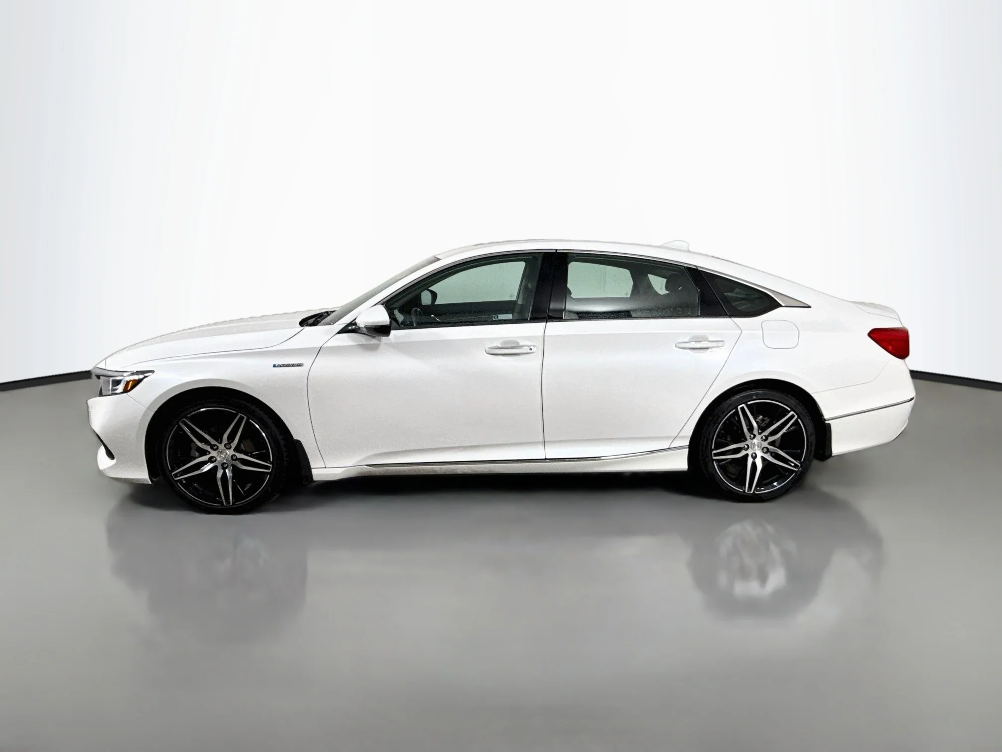 Used 2021 Platinum White Pearl Honda Touring image 4