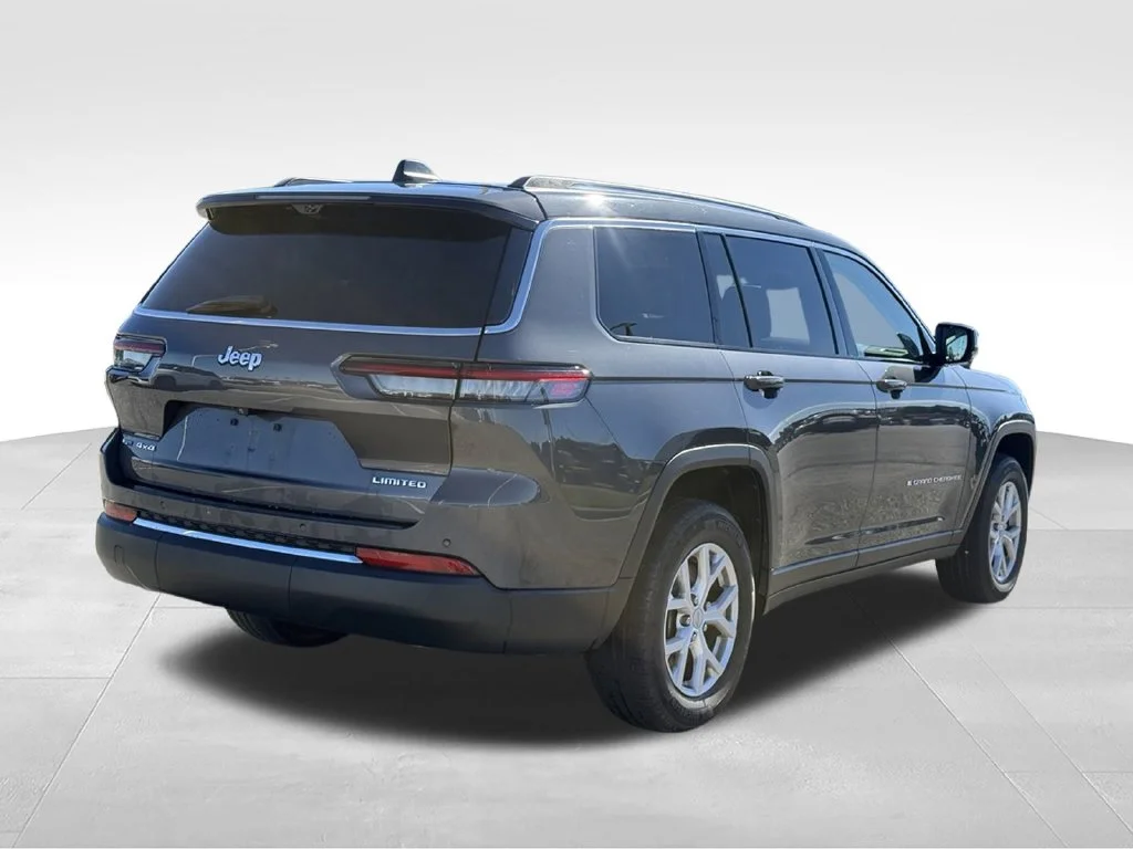 Used 2022 Gray Jeep Limited image 25