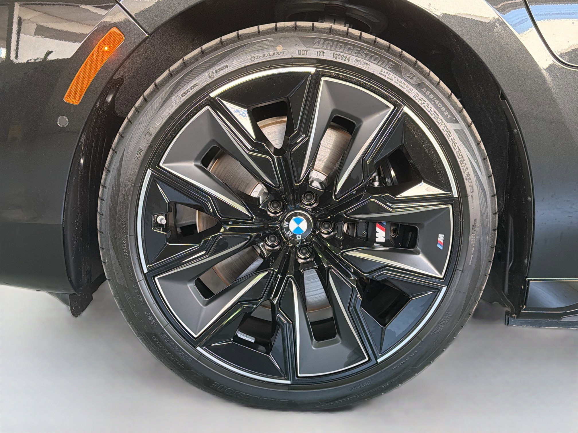 2026 BMW 7 Series 750e - Photo 38