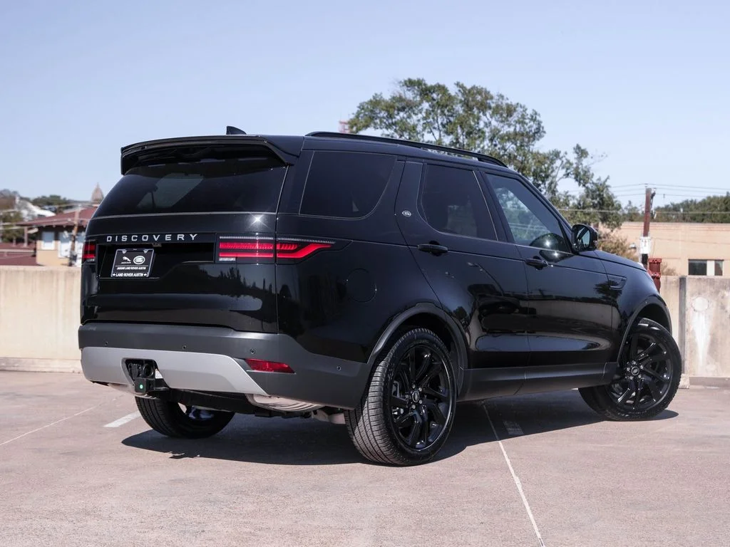 Used 2025 Santorini Black Metallic Land Rover S image 9