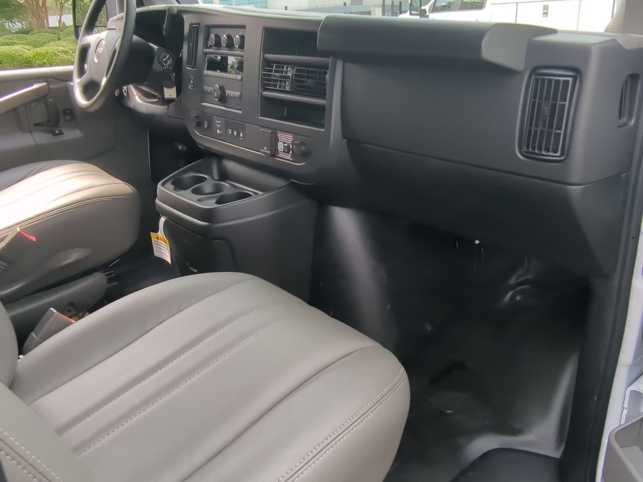 2025 GMC Savana Cargo Work Van - Photo 25