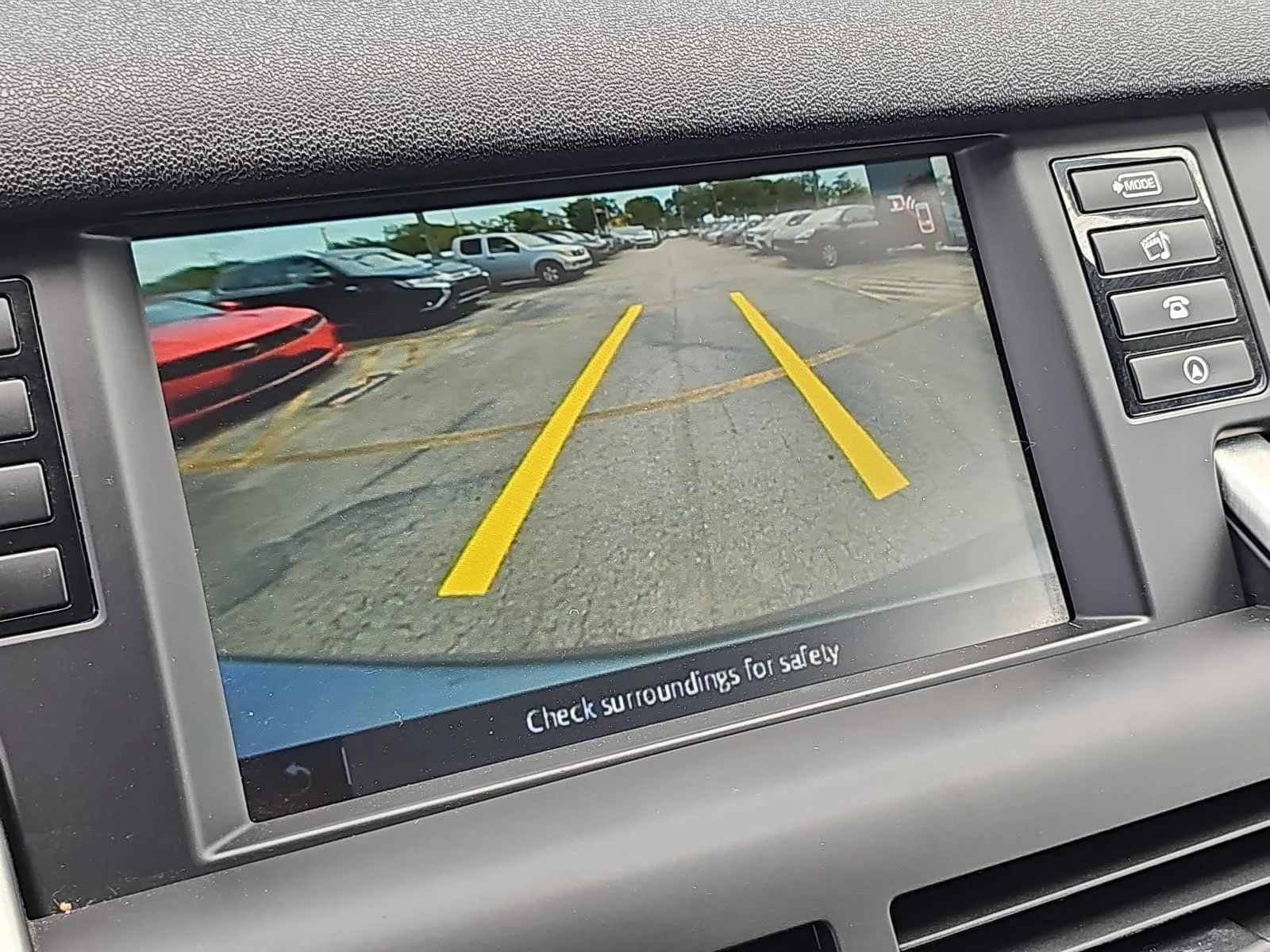Used 2018 Gray Land Rover SE image 23