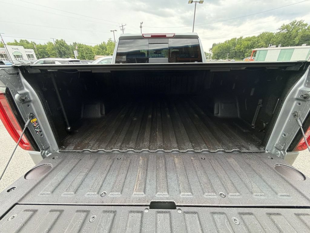 Used 2024 Sterling Metallic GMC AT4 image 27