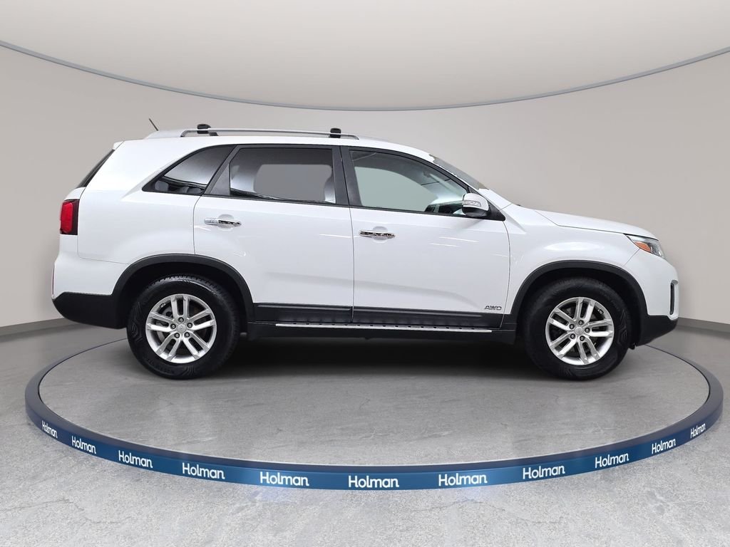 Used 2015 Snow White Pearl Kia LX image 5