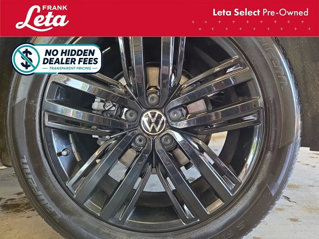 Used 2022 Black Volkswagen 2.0T SE R-Line Black image 15