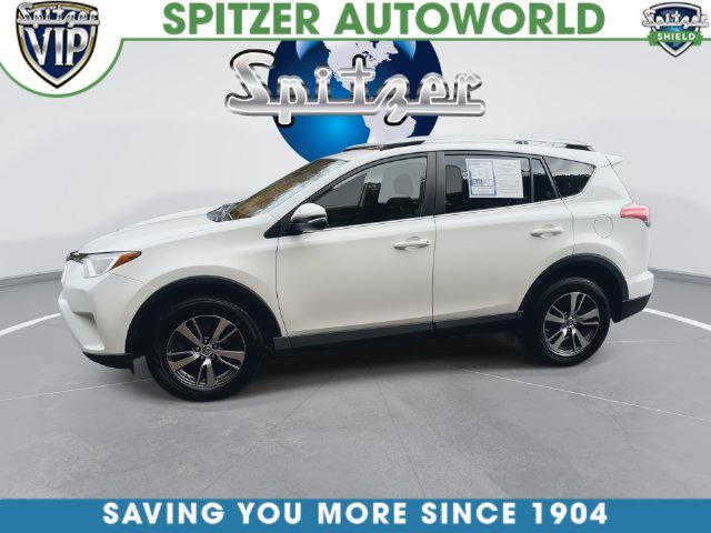 Used 2018 White Toyota XLE image 9