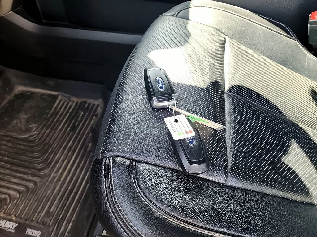 Used 2018 Magnetic Ford LARIAT image 8