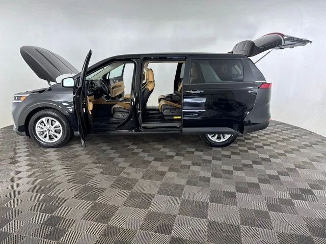 Used 2023 Black Kia LX Seat Package image 11