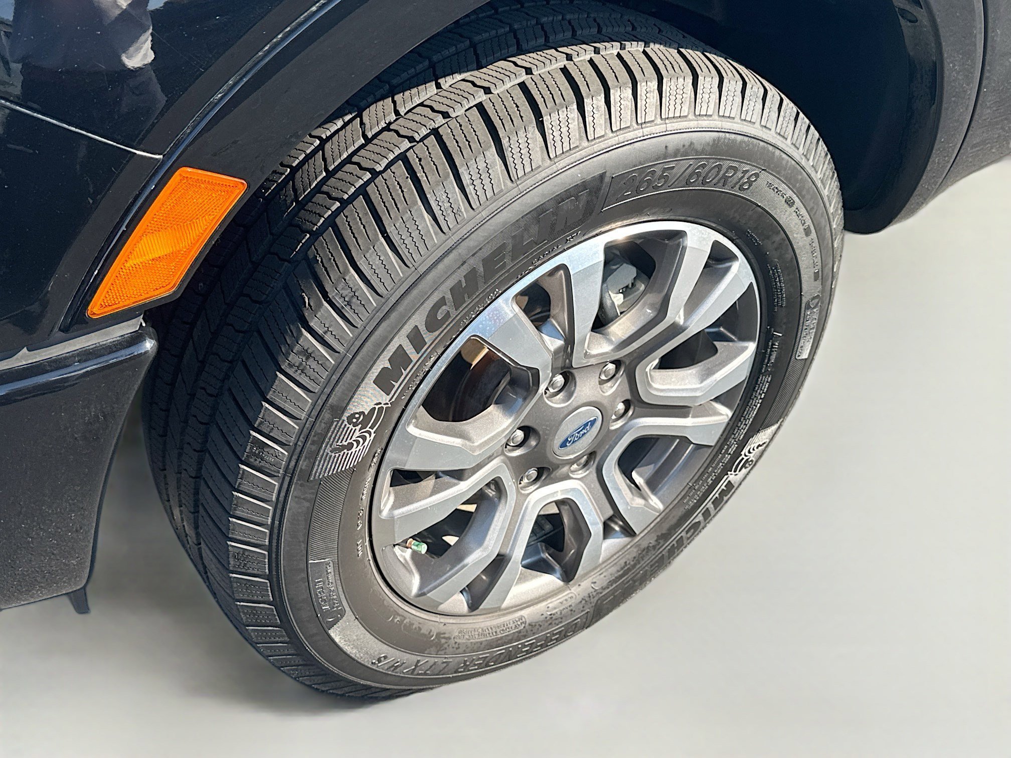 Used 2019 Shadow Black Ford LARIAT image 32