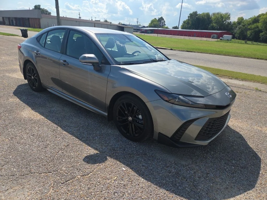 Used 2025  Toyota SE image 15