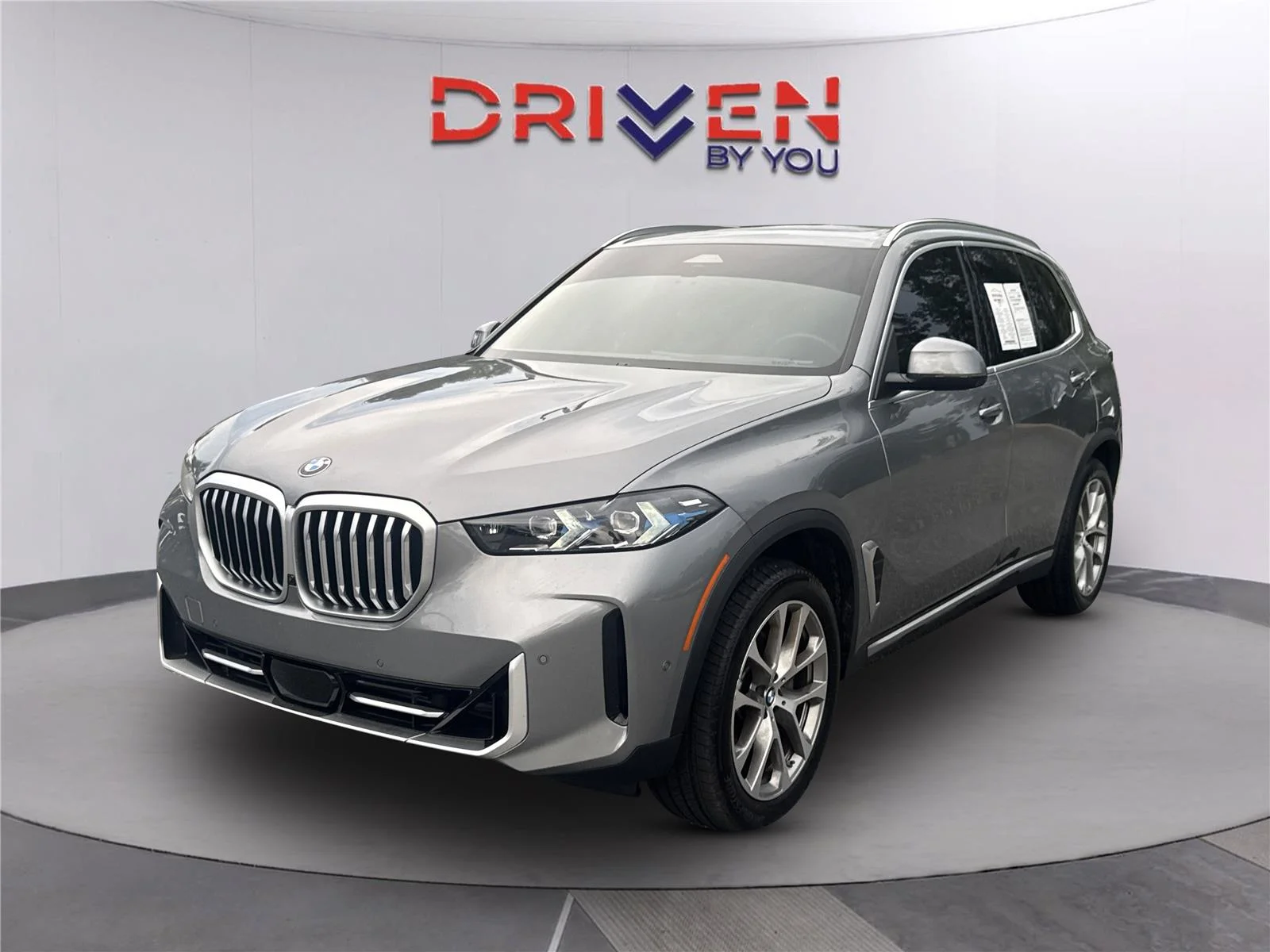 Used 2026 Skyscraper Grey Metallic BMW sDrive40i image 8