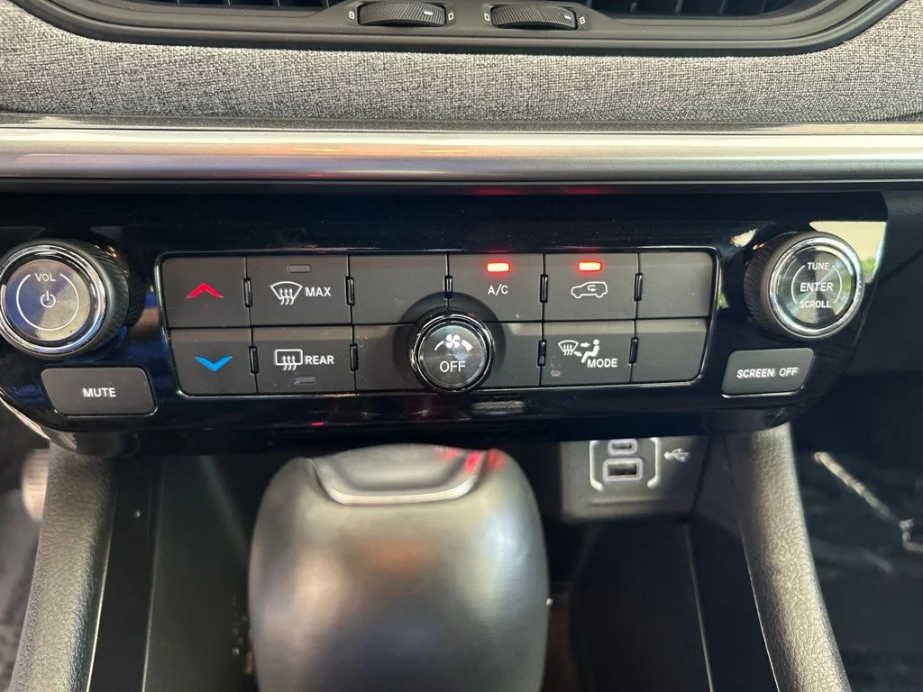 Used 2025 Blue Jeep Latitude image 46