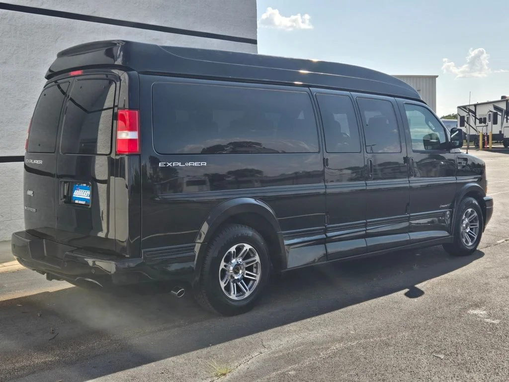 Used 2022 Black Chevrolet Explorer Limited SE image 3