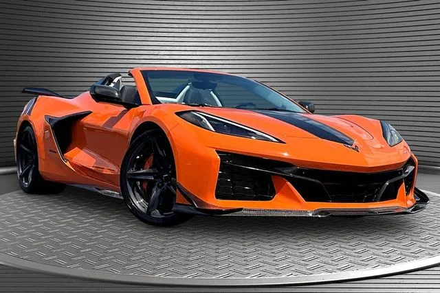 Used 2023 Orange Chevrolet Z06 image 3
