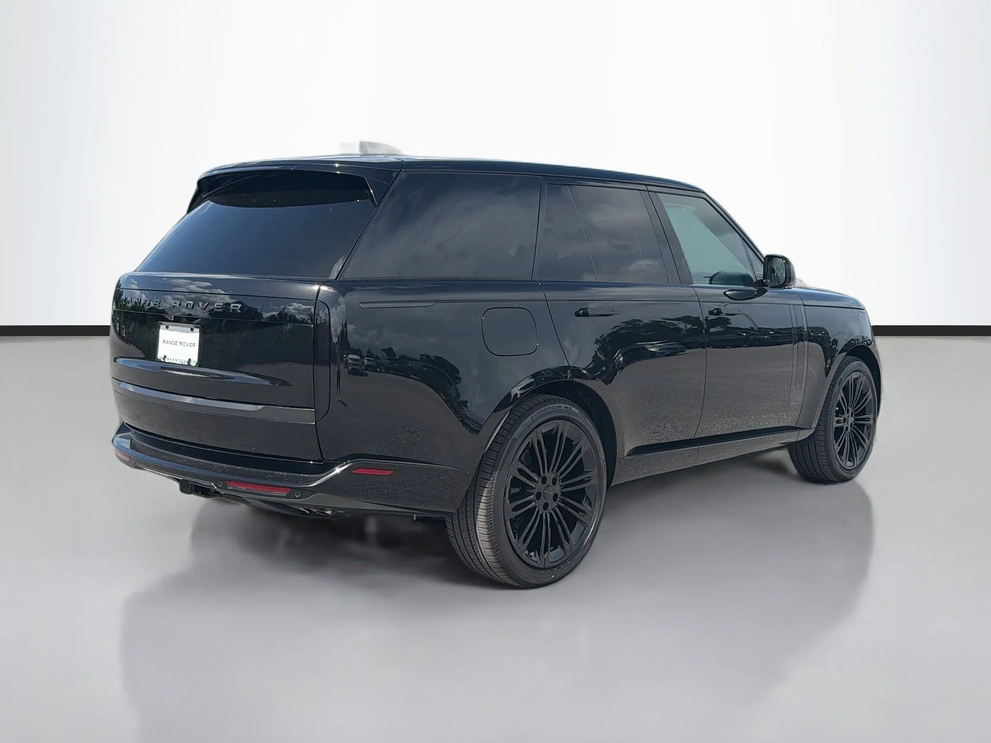 New 2026 Santorini Black Land Rover SE image 5