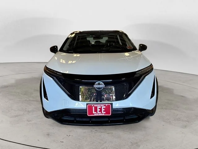 Certified Used 2023 Everest White Pearl Tricoat Black Diamond Pearl Nissan Engage image 8