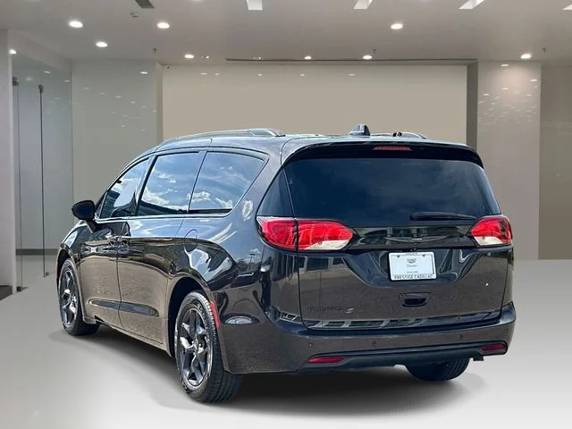 Used 2019 Black Chrysler Touring L Plus image 3
