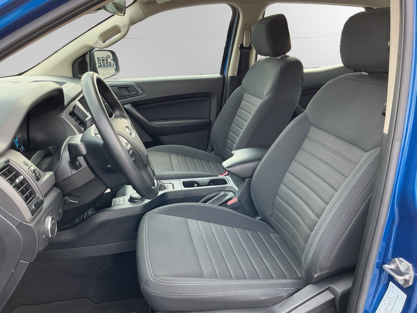 Used 2020 Blue Ford XL image 9