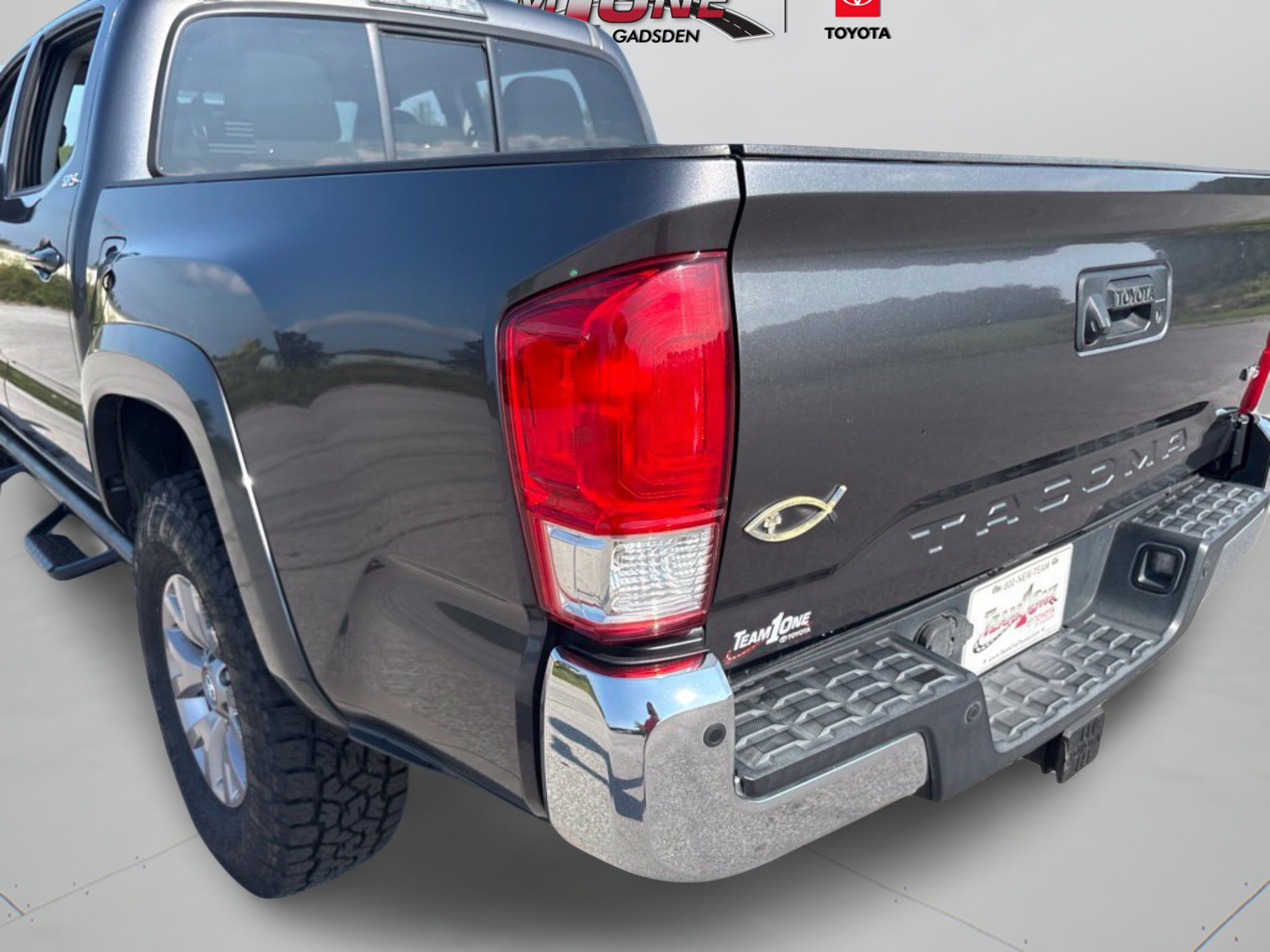 Used 2017 Magnetic Gray Metallic Toyota SR5 image 29