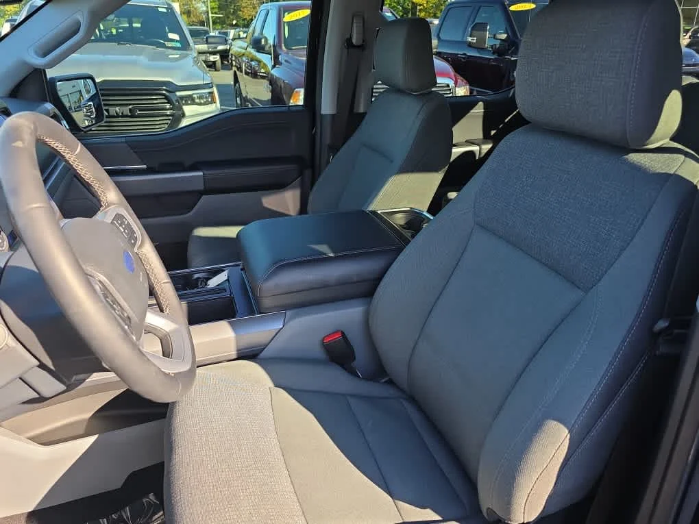 Used 2025 Agate Black Metallic Ford XLT image 18