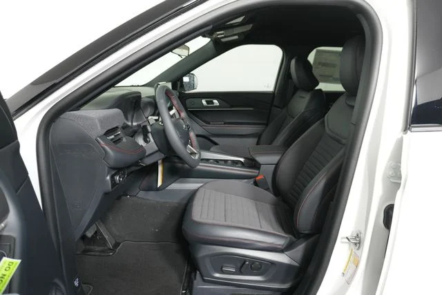 New 2026 Star White Metallic Tri-Coat Ford ST-Line image 20