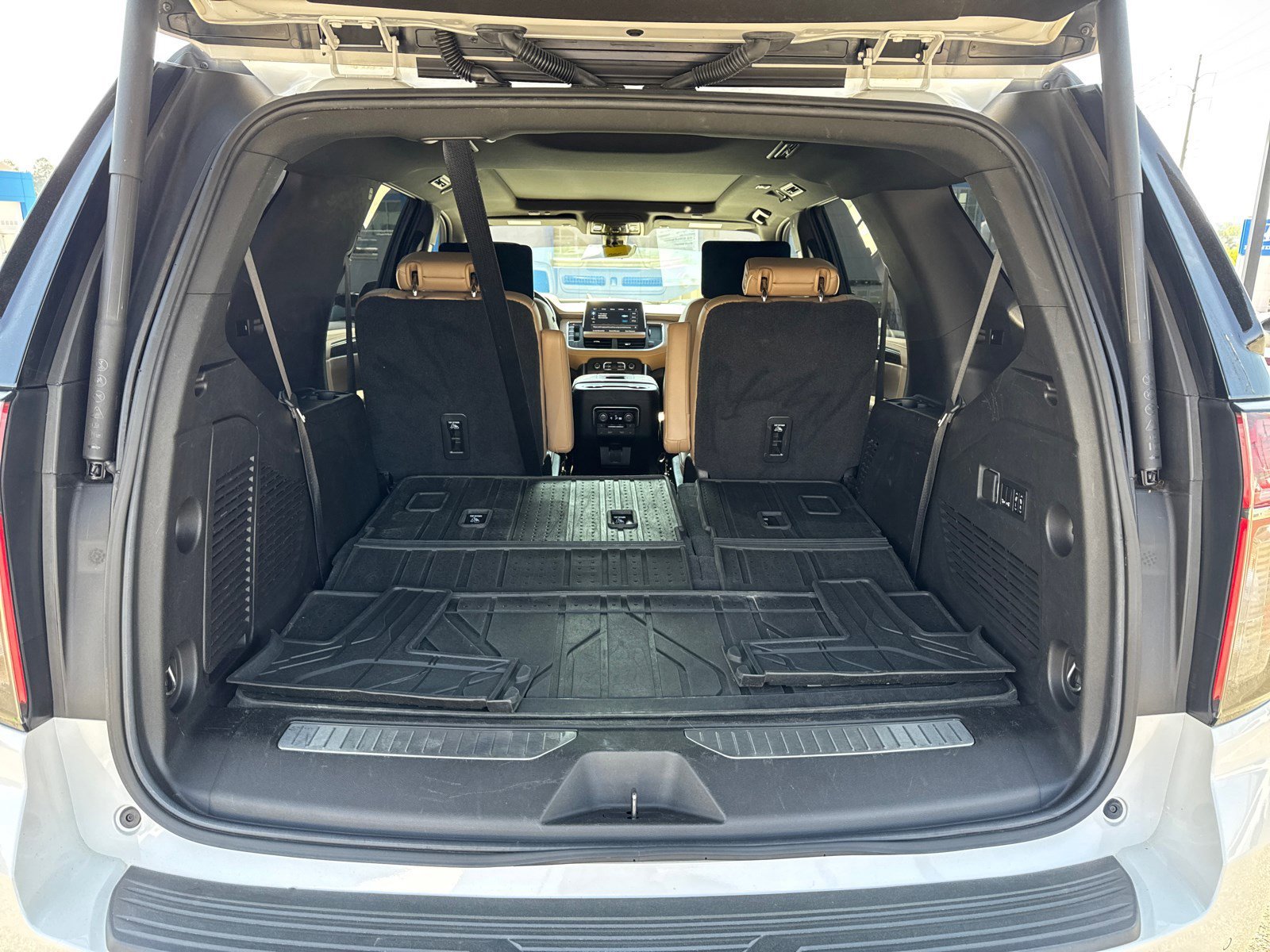 Used 2021 Iridescent Pearl Tricoat Chevrolet Premier image 18