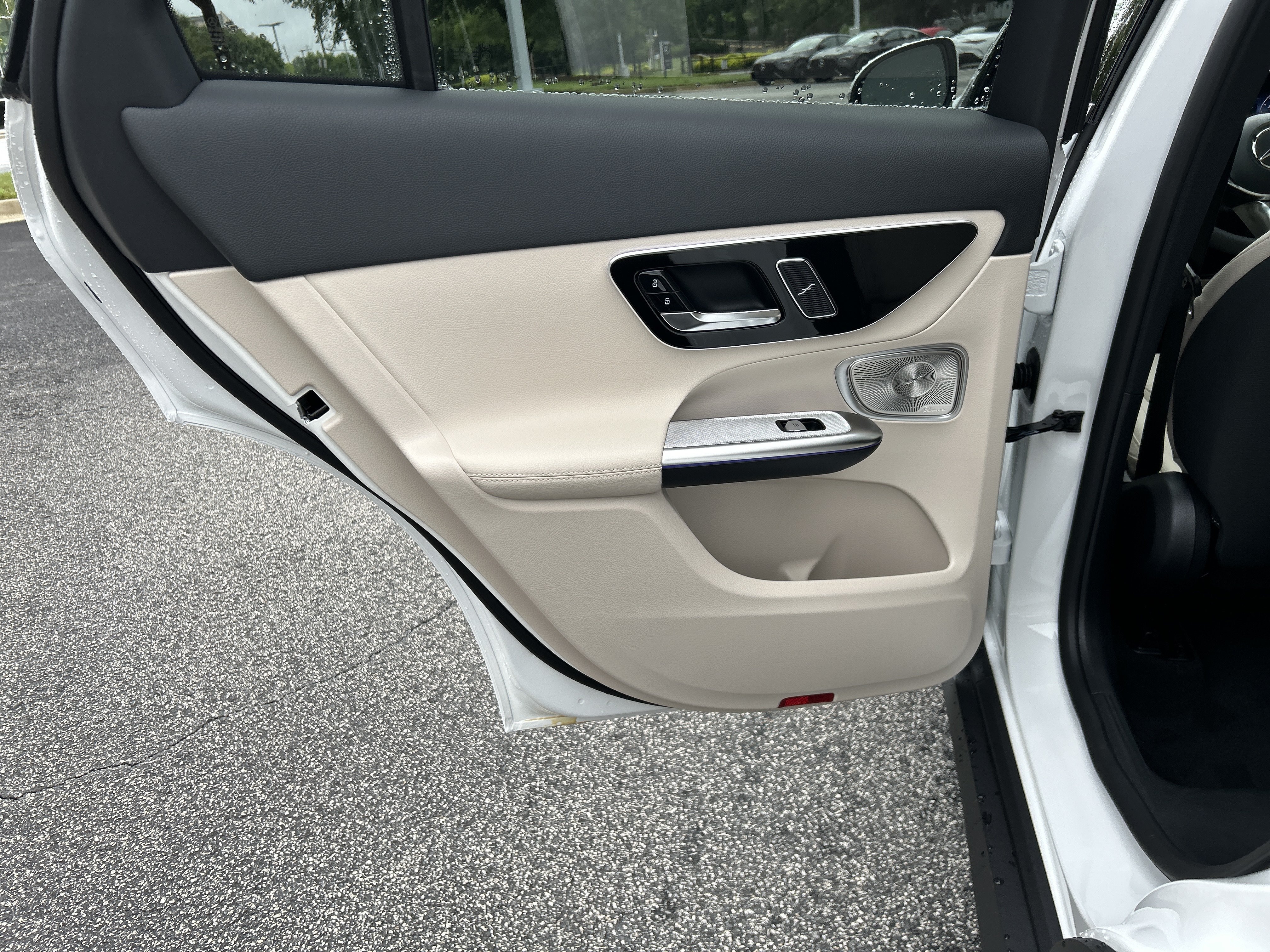 New 2026 MANUFAKTUR Moonlight White Metallic Mercedes-Benz GLC 300 4MATIC® Coupe image 35