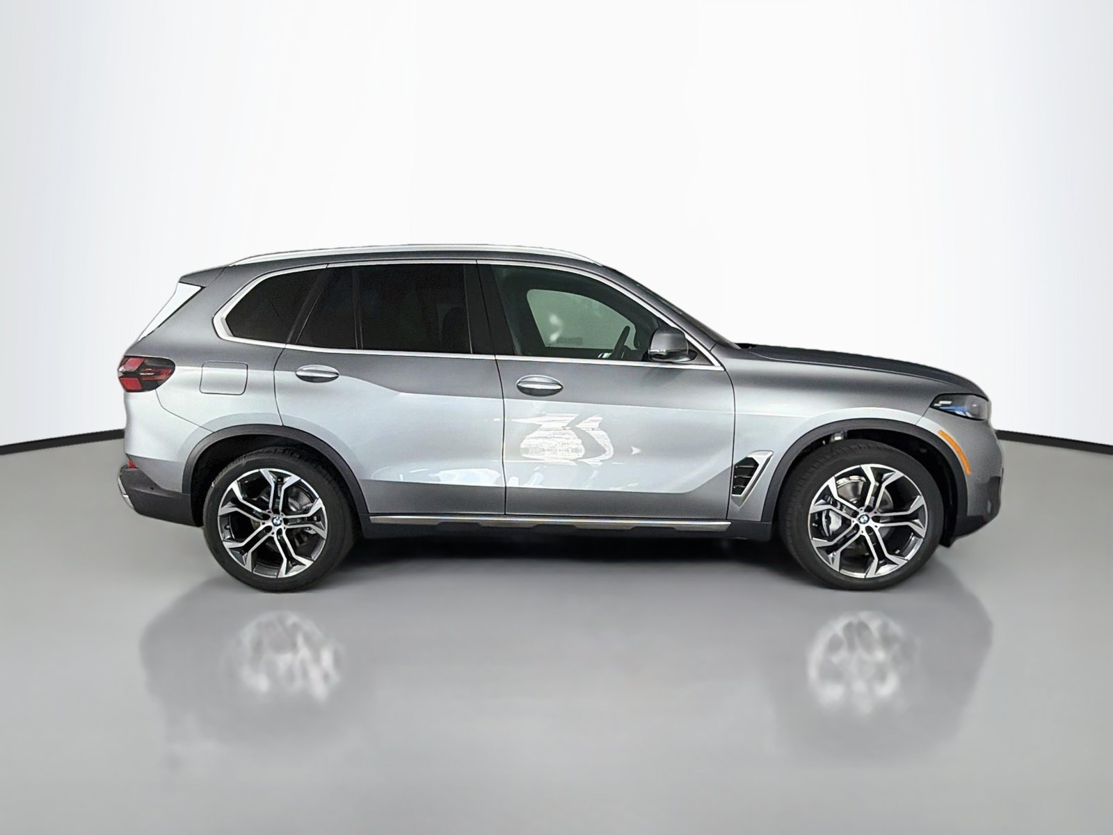 New 2026 Skyscraper Grey Metallic BMW xDrive40i image 8