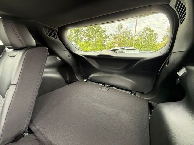 New 2026 Bright White Clearcoat Jeep Latitude image 14