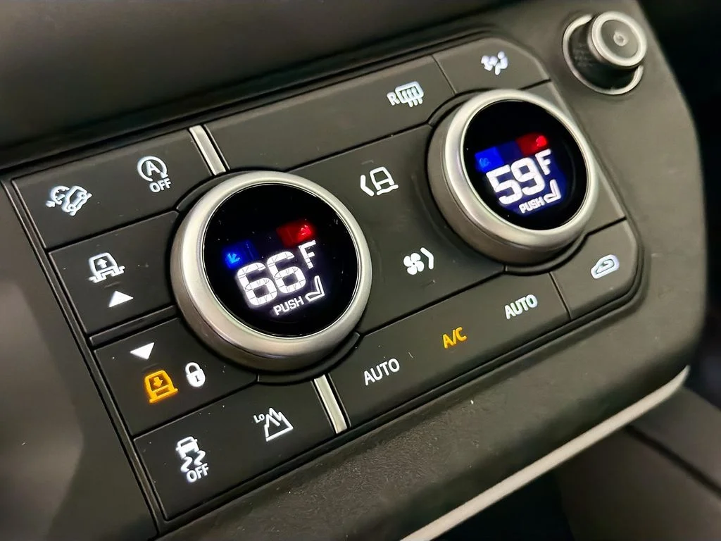Used 2023 Black Land Rover X-Dynamic SE image 16
