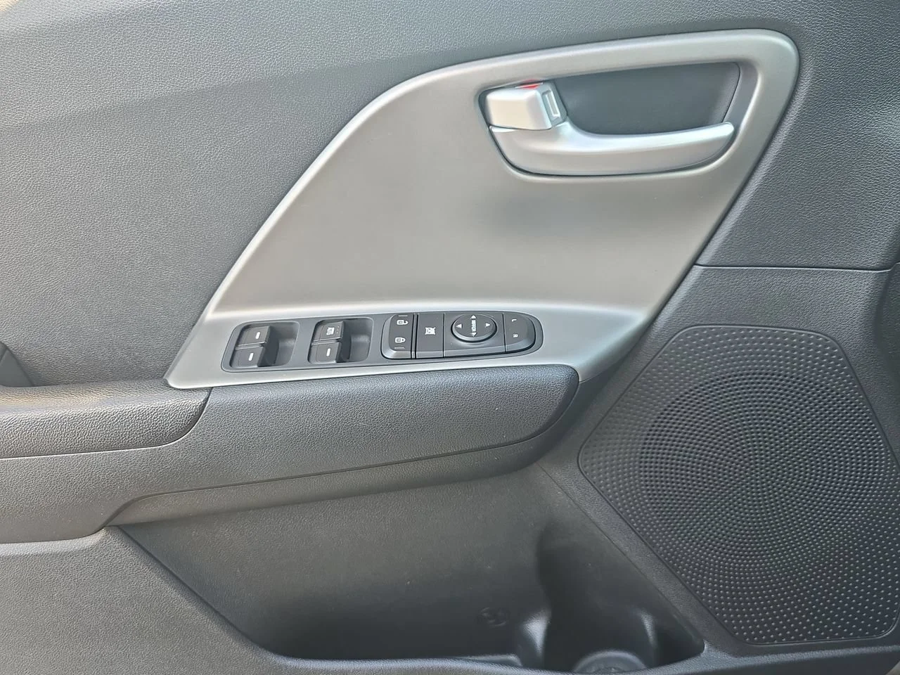 Used 2022 Gray Kia LX image 22