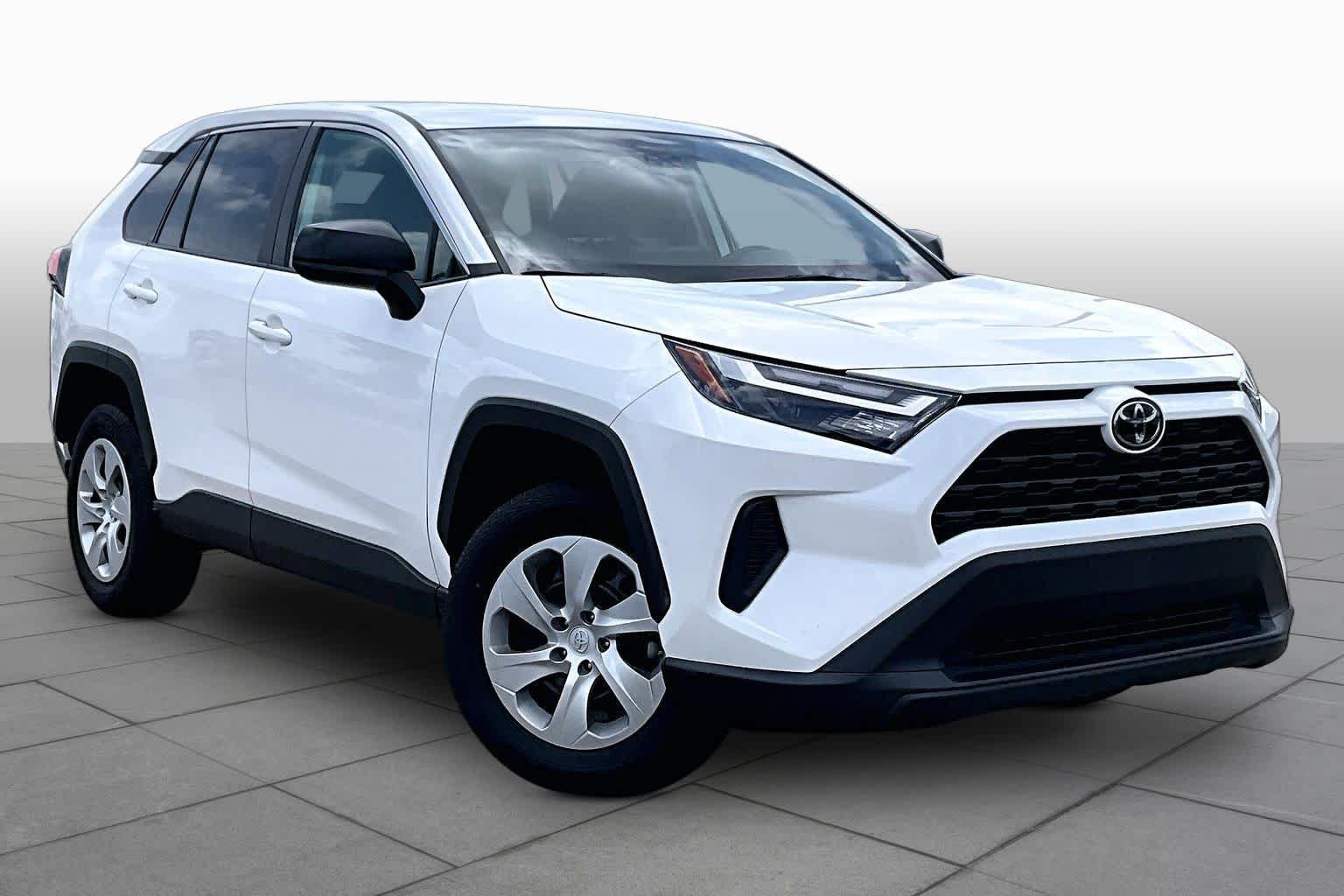 Used 2025 Ice Cap Toyota LE image 3