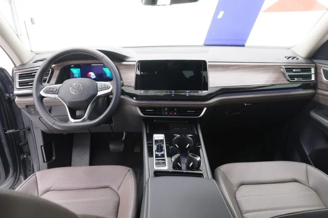 New 2026 Pure Gray Volkswagen 2.0T SEL image 24