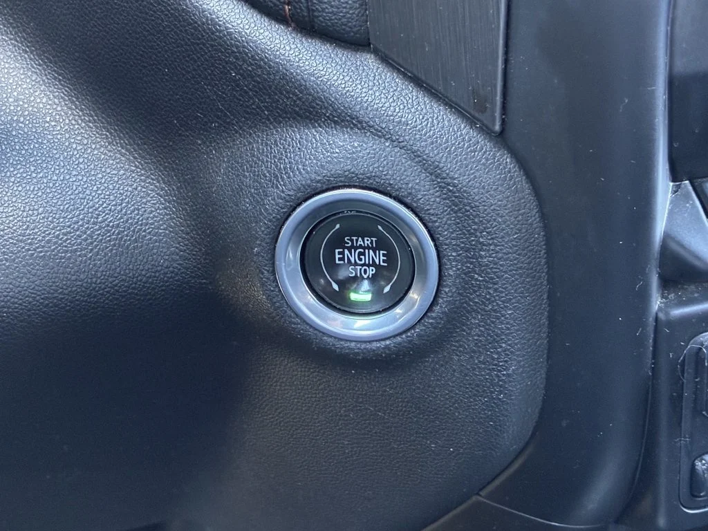 Used 2021 SUMMIT WHITE GMC AT4 image 30